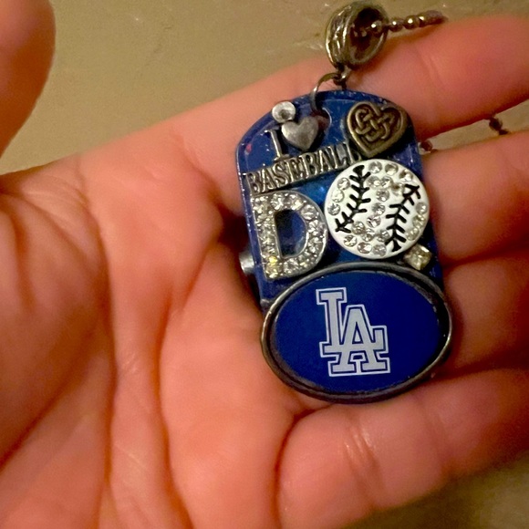 Accessories - Dodger necklace